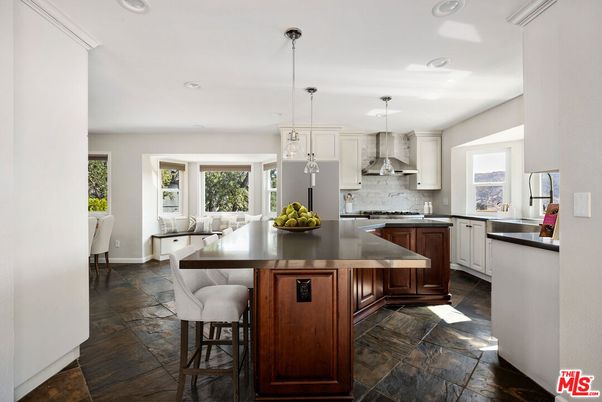 Dining room, Interior, Kitchen, Pendant Lights, Recessed Lighting, Stainless Steel Appliances