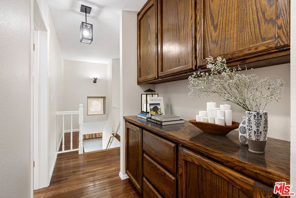 Interior, Pendant Lights, Wood Texture Flooring