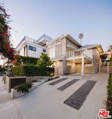 Exterior, Facade, American Craftsman