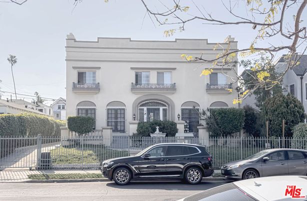 Exterior, Facade, Rowhouse