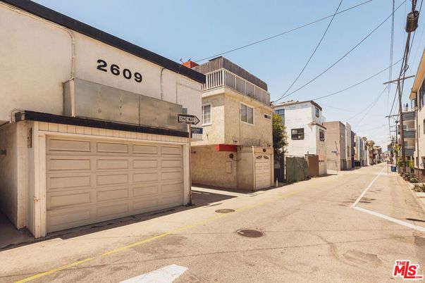 Detached Garage, Exterior