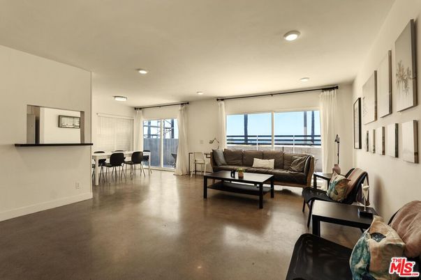Dining room, Interior, Living room, Recessed Lighting