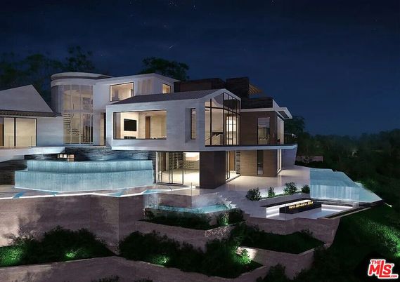Exterior, Facade, Pool, Modern