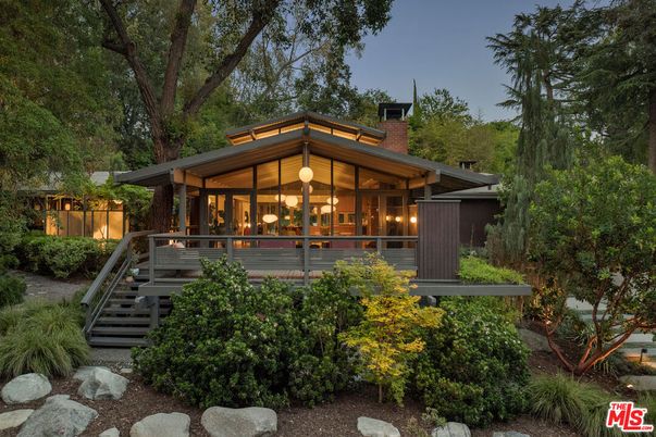 Backyard, Exterior, Facade, Log Home