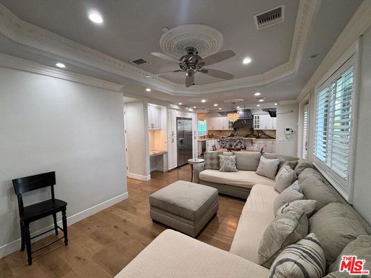 Interior, Kitchen, Living room, Pendant Lights, Recessed Lighting, Wood Texture Flooring
