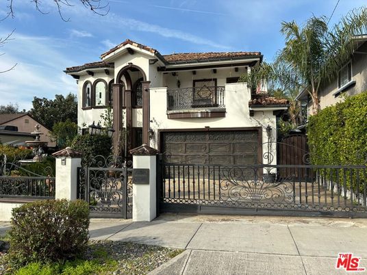 Attached, Exterior, Facade, Mediterranean