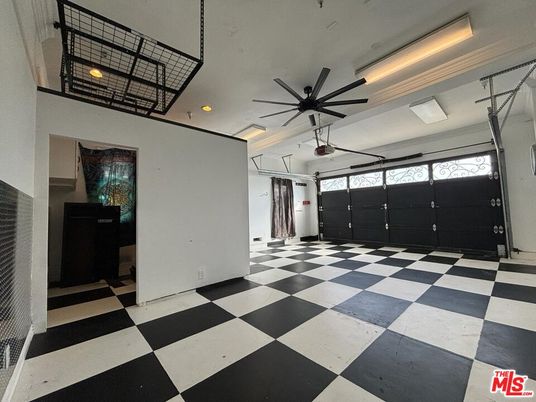 Garage, Interior