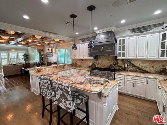 Interior, Kitchen, Living room, Pendant Lights, Recessed Lighting, Wood Texture Flooring