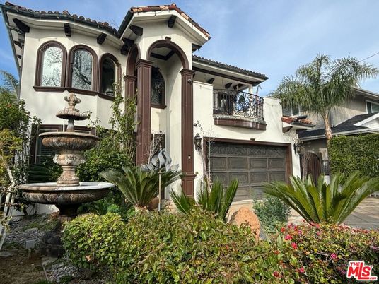 Attached, Exterior, Facade, Mediterranean