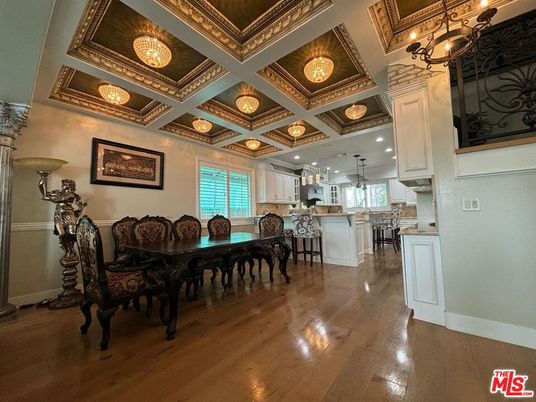 Chandelier, Dining room, Interior, Kitchen, Pendant Lights, Recessed Lighting, Wood Texture Flooring