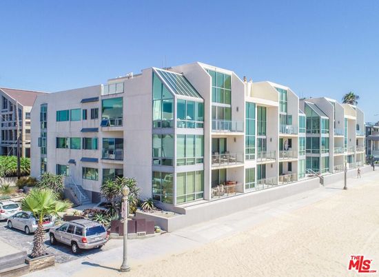 Exterior, Facade, Condo Building