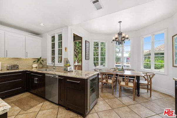 Chandelier, Dining room, Interior, Kitchen, Recessed Lighting