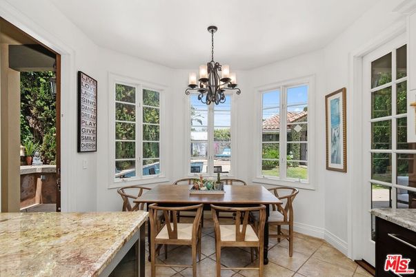 Chandelier, Dining room, Interior