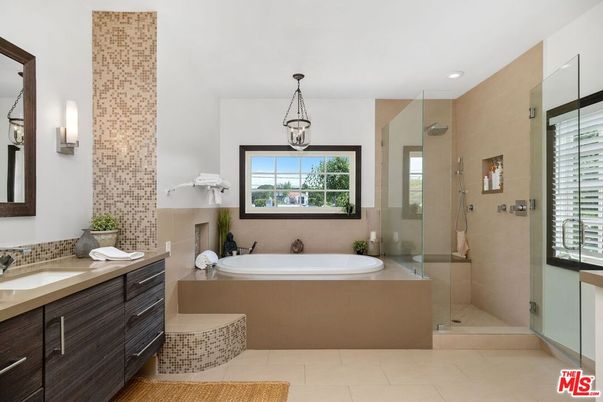 Bathroom, Glass Shower, Interior, Pendant Lights, Recessed Lighting