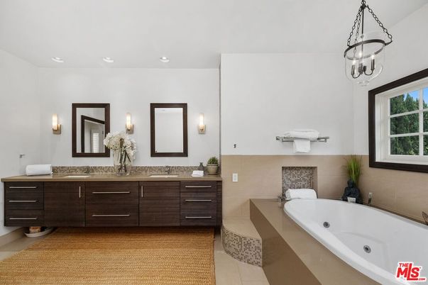 Bathroom, Dual Sink Vanities, Interior, Pendant Lights, Recessed Lighting