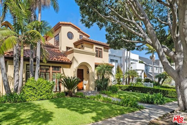 Backyard, Exterior, Facade, Mediterranean