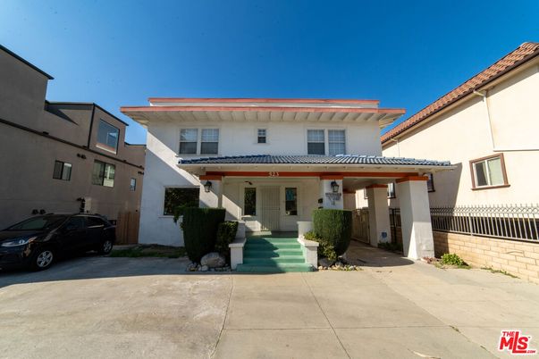 Exterior, Facade, Mediterranean