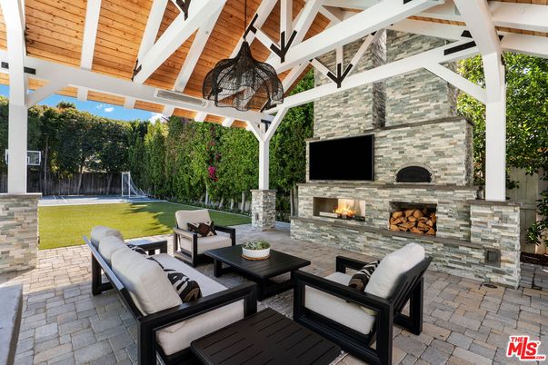 Exterior, Fireplace