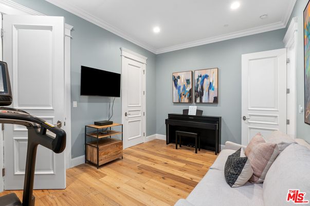 Interior, Piano, Recessed Lighting, Wood Texture Flooring