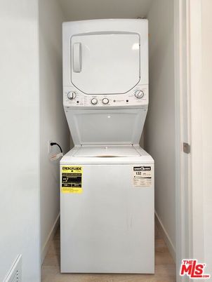 Interior, Utility Closets, Washer, Wood Texture Flooring