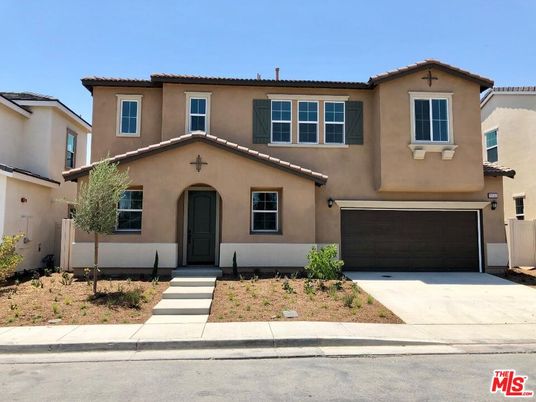 Attached, Exterior, Facade, Mediterranean