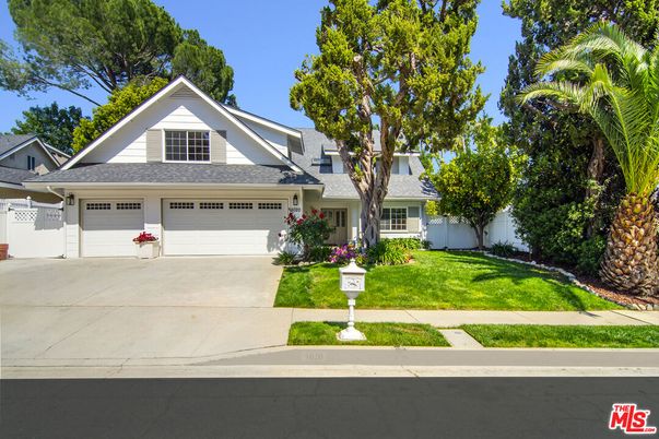 Attached, Exterior, Facade, Ranch