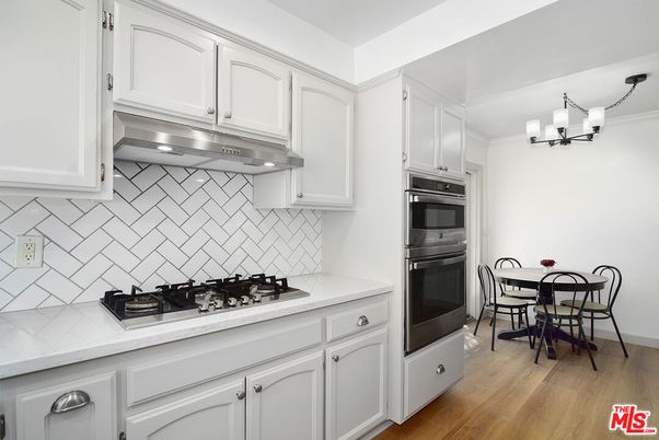 Chandelier, Dining room, Interior, Kitchen, Stainless Steel Appliances, Wood Texture Flooring
