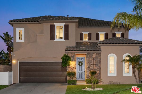 Attached, Exterior, Facade, Mediterranean