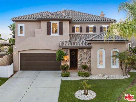 Attached, Exterior, Facade, Mediterranean