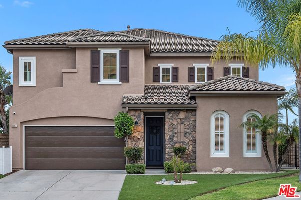 Attached, Exterior, Facade, Mediterranean