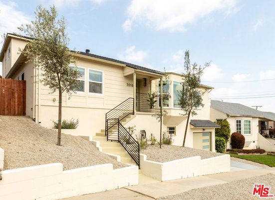 Exterior, Facade, Ranch