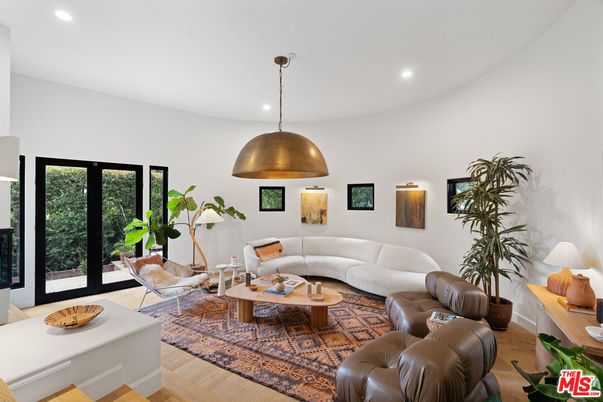 Interior, Living room, Pendant Lights, Recessed Lighting, Wood Texture Flooring