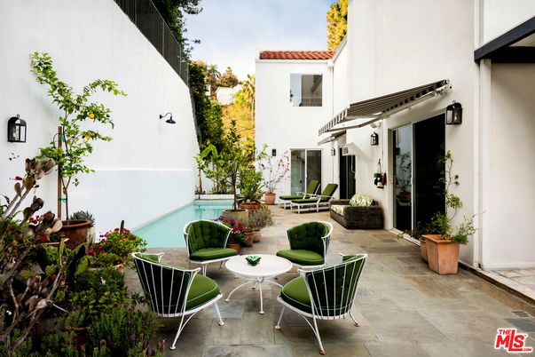 Exterior, Pool