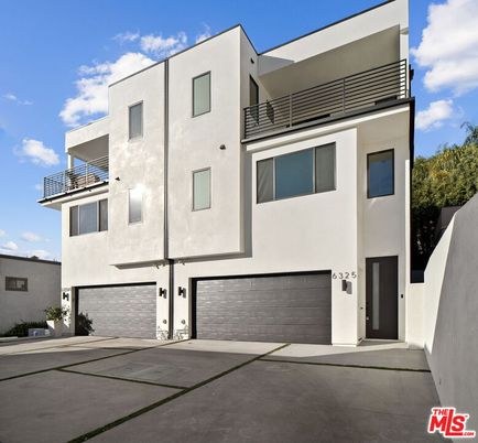Attached, Exterior, Facade, Modern