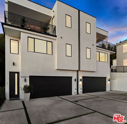 Attached, Exterior, Facade, Modern