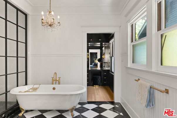 Bathroom, Chandelier, Free Standing Baths, Interior