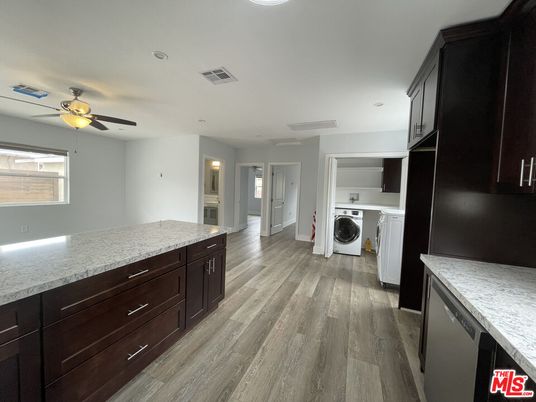 Interior, Washer, Wood Texture Flooring