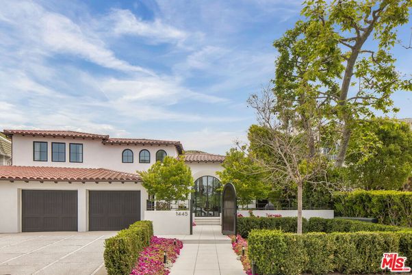 Attached, Exterior, Facade, Spanish Mediterranean