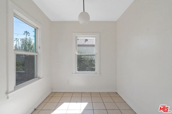 Empty room, Interior, Pendant Lights