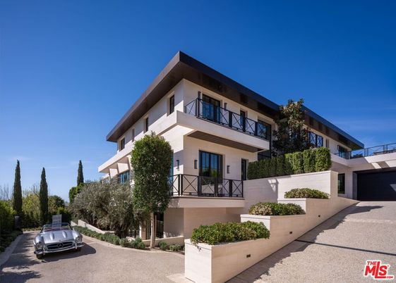 Attached, Exterior, Facade, Modern