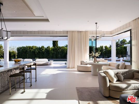 Interior, Living room, Pendant Lights, Recessed Lighting