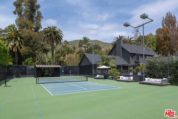Exterior, Tennis Courts