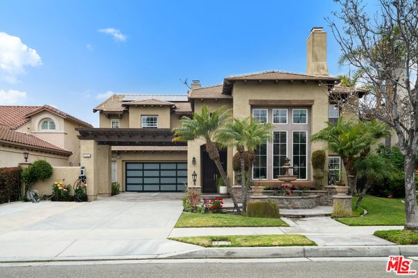 Attached, Exterior, Facade, Solar Panels, Mediterranean