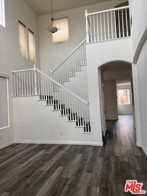 Interior, Pendant Lights, Wood Texture Flooring