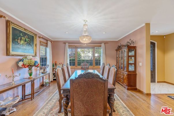 Chandelier, Dining room, Interior, Recessed Lighting, Wood Texture Flooring