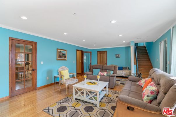 Interior, Living room, Recessed Lighting, Wood Texture Flooring