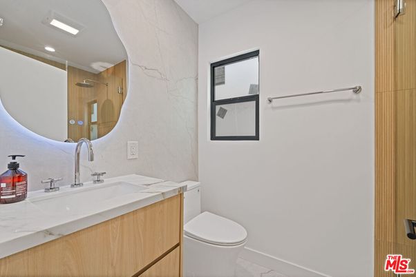 Bathroom, Interior, Marble, Marble Walls, Recessed Lighting