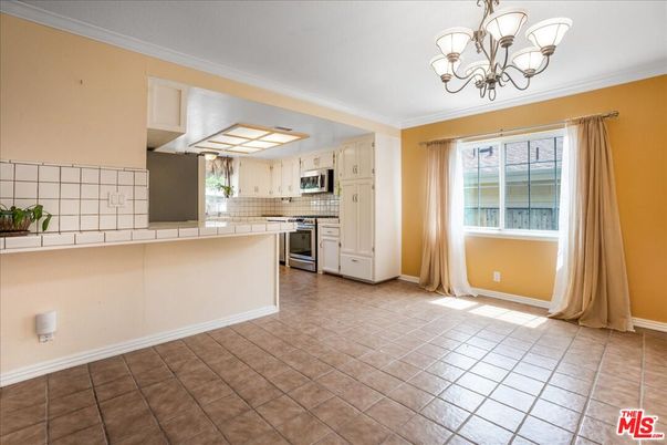 Chandelier, Interior, Kitchen