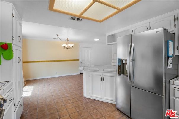 Chandelier, Interior, Kitchen, Recessed Lighting, Tile Countertops