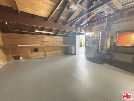 Interior, Washer, Wooden Beams